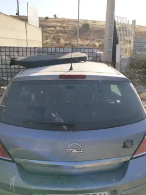 Foto de PORTON TRASERO OPEL ASTRA H BERLINA