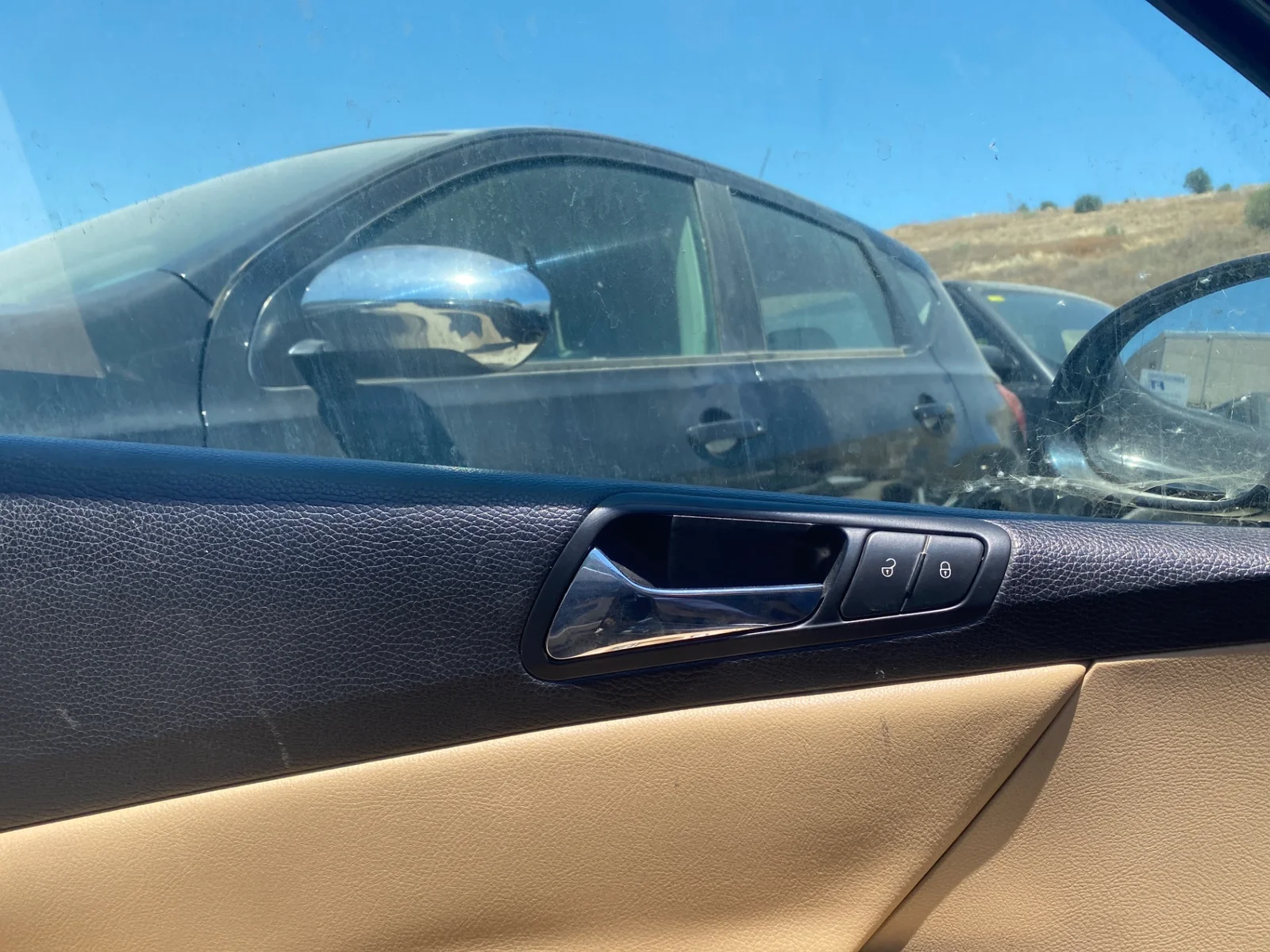 Foto de MANETA INTERIOR DELANTERA IZQUIERDA VOLKSWAGEN PASSAT BERLINA (3C2) 2.0 TDI (140 CV / 103 KW) referencia 3C1837113D FKZ