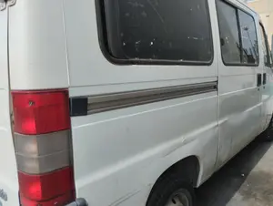 Foto de SOPORTE / GUIA PUERTA CORREDERA FIAT DUCATO II COMBI 2.8 TDI CAT (122 CV / 90 KW)