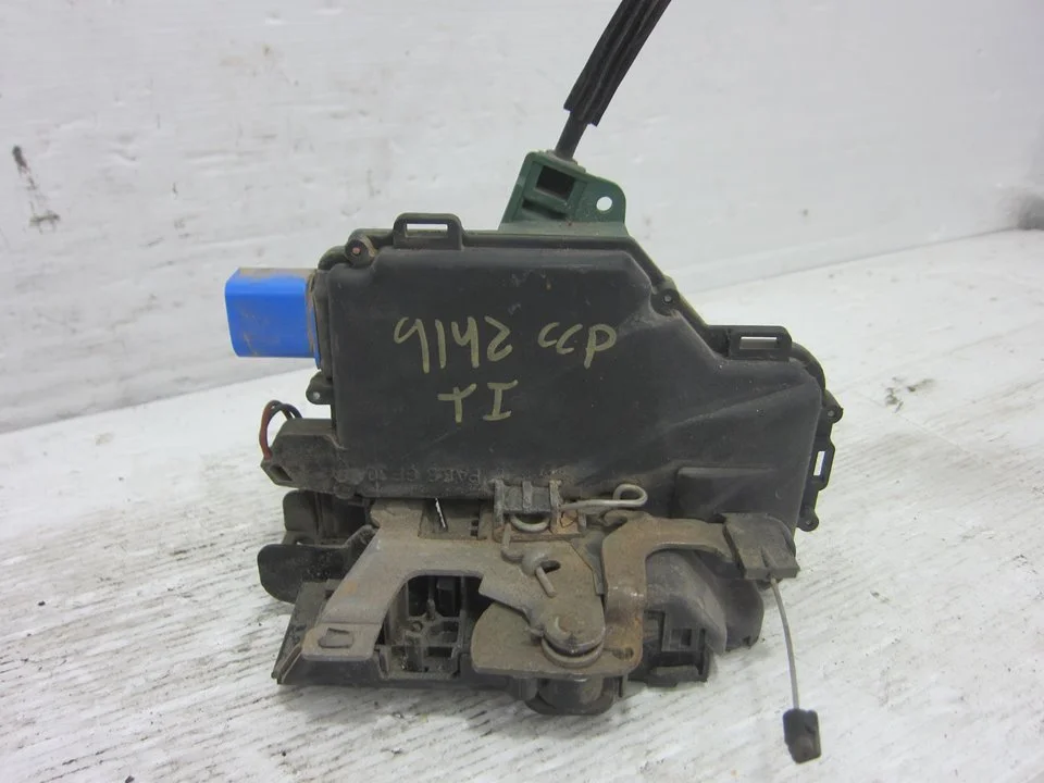 Foto de CERRADURA PUERTA TRASERA IZQUIERDA SEAT IBIZA (6L1) 1.4 16V (101 CV / 74 KW)