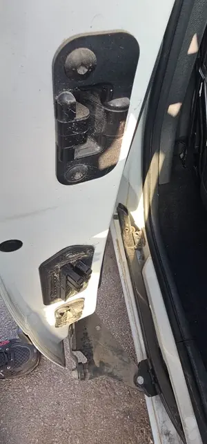 Foto de CERRADURA PUERTA TRASERA DERECHA RENAULT KANGOO II (F/KW0) 1.5 dCi Diesel FAP (90 CV / 66 KW)