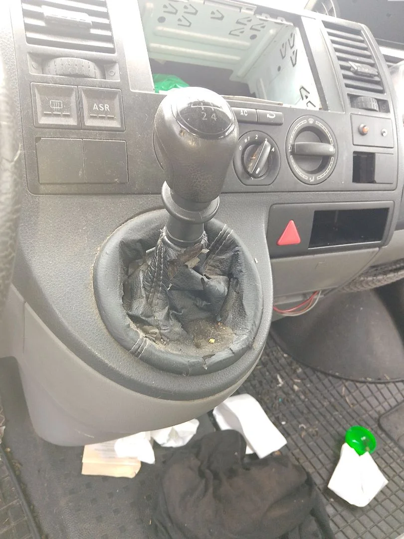 Foto de PALANCA CAMBIO VOLKSWAGEN T5 TRANSPORTER FURGÓN/COMBI (7H) 1.9 TDI CAT (AXB) (105 CV / 77 KW)