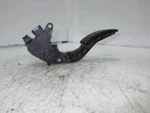 Foto de PEDAL ACELERADOR RENAULT MEGANE III BERLINA 5P 1.2 TCE (132 CV / 97 KW) referencia 180020022R foto 3