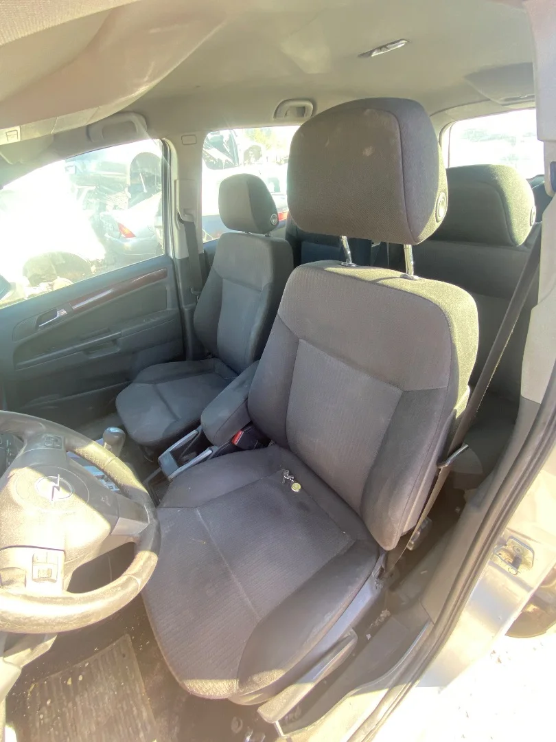 Foto de ASIENTO DELANTERO IZQUIERDO OPEL ZAFIRA B 1.9 CDTI (120 CV / 88 KW)