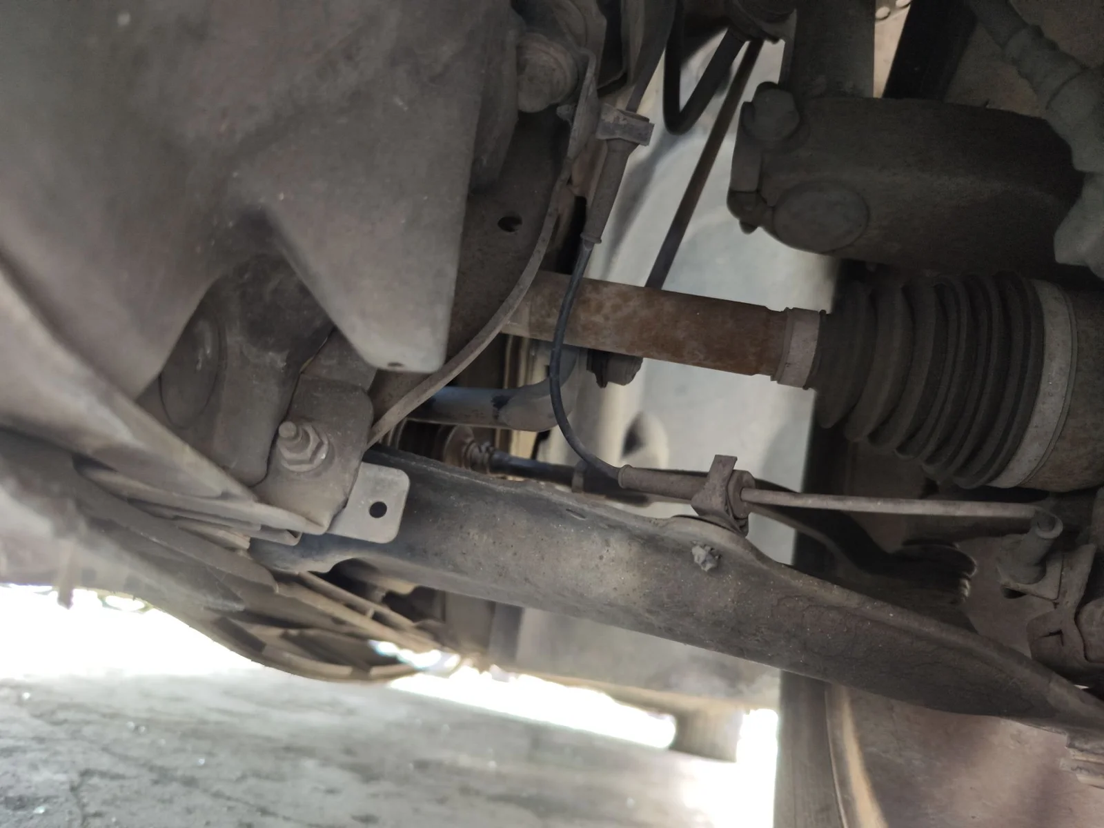 Foto de BRAZO SUSPENSION DELANTERO DERECHO RENAULT MEGANE II COUPE/CABRIO 1.5 dCi Diesel (106 CV / 78 KW)