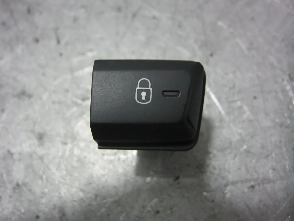 Foto de INTERRUPTOR PEUGEOT 208 referencia 96750883ZD