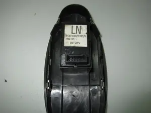 Foto de MANDO ELEVALUNAS DELANTERO DERECHO MG ROVER MG ZT referencia YUD100731 foto 5
