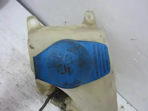 Foto de DEPOSITO LIMPIA VOLKSWAGEN POLO III (6N1) 1.9 Diesel (64 CV / 47 KW) referencia 6N0955453 foto 5