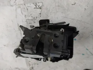 Foto de CERRADURA PUERTA DELANTERA IZQUIERDA FORD FOCUS BERLINA (CAP) 2.0 TDCi CAT (136 CV / 100 KW) referencia 3M5AR21813ET foto 2