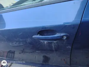 Foto de PUERTA DELANTERA IZQUIERDA BMW SERIE 5 BERLINA (E60) 3.0 Turbodiesel CAT (218 CV / 160 KW)