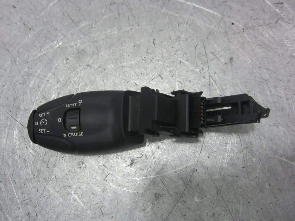 Foto de MANDO MULTIFUNCION PEUGEOT 207 1.4 HDi FAP (68 CV / 50 KW) referencia 96655861XT