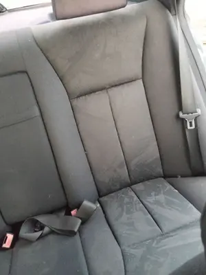 Foto de ASIENTO TRASERO MEDIO MERCEDES-BENZ CLASE E (BM 210) BERLINA 3.0 Diesel CAT (136 CV / 100 KW) foto 2