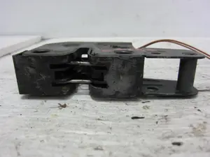 Foto de CERRADURA CAPO VOLKSWAGEN POLO IV (9N3) 1.4 FSI (86 CV / 63 KW) referencia 6Q0823509K foto 2