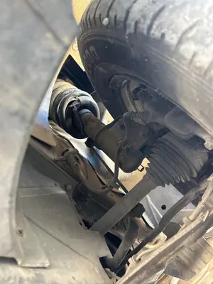 Foto de BRAZO SUSPENSION DELANTERO IZQUIERDO RENAULT TRAFIC II FURGÓN 2.5 dCi Diesel CAT (135 CV / 99 KW)