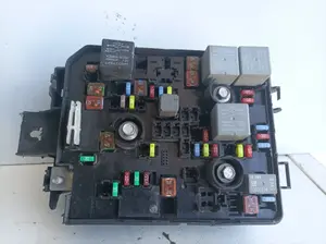 Foto de CAJA RELES / FUSIBLES OPEL CORSA E referencia 30959L