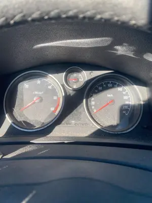 Foto de CUADRO INSTRUMENTOS OPEL ZAFIRA B 1.9 CDTI (120 CV / 88 KW)