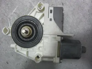 Foto de MOTOR ELEVALUNAS DELANTERO DERECHO PEUGEOT 407 2.0 16V HDi FAP CAT (RHR / DW10BTED4) (136 CV / 100 KW) referencia 994650101 foto 3