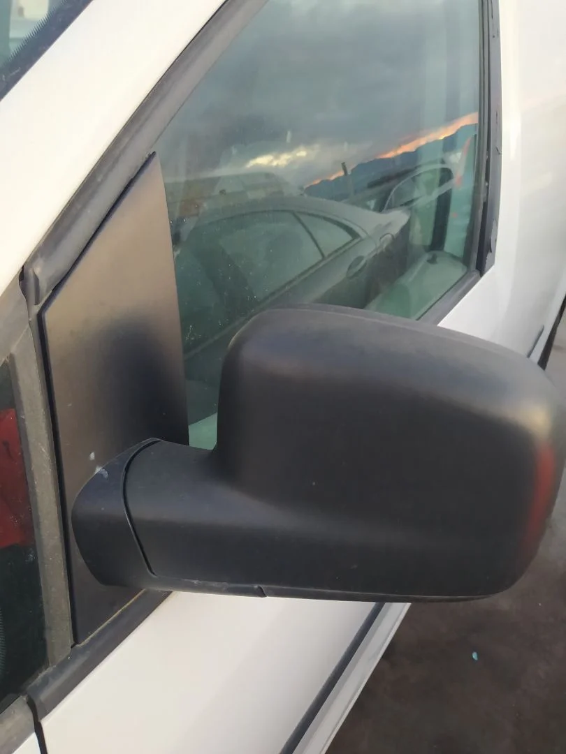 Foto de RETROVISOR IZQUIERDO VOLKSWAGEN CADDY (2K)(02.2004) 1.9 TDI (105 CV / 77 KW)
