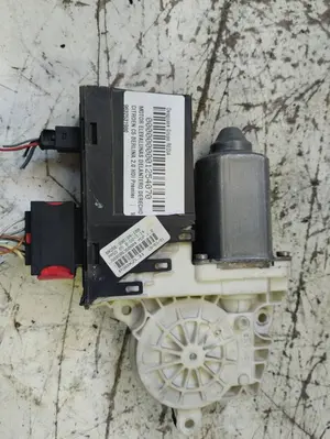 Foto de MOTOR ELEVALUNAS DELANTERO DERECHO CITROEN C5 BERLINA 2.0 HDi CAT (RHZ / DW10ATED) (107 CV / 79 KW) referencia 9632531980 foto 2