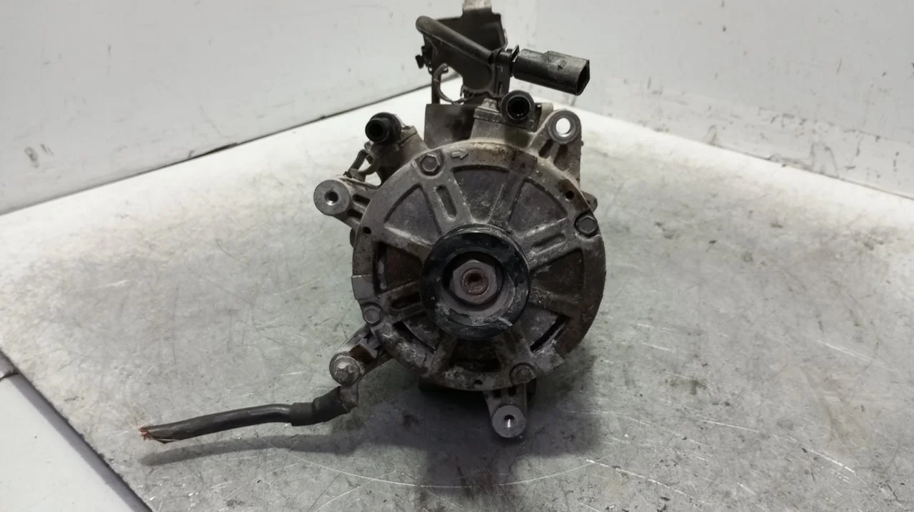 Foto de ALTERNADOR PORSCHE CAYENNE (TIPO 92A) 4.8 V8 CAT (400 CV / 294 KW) referencia 94860303300