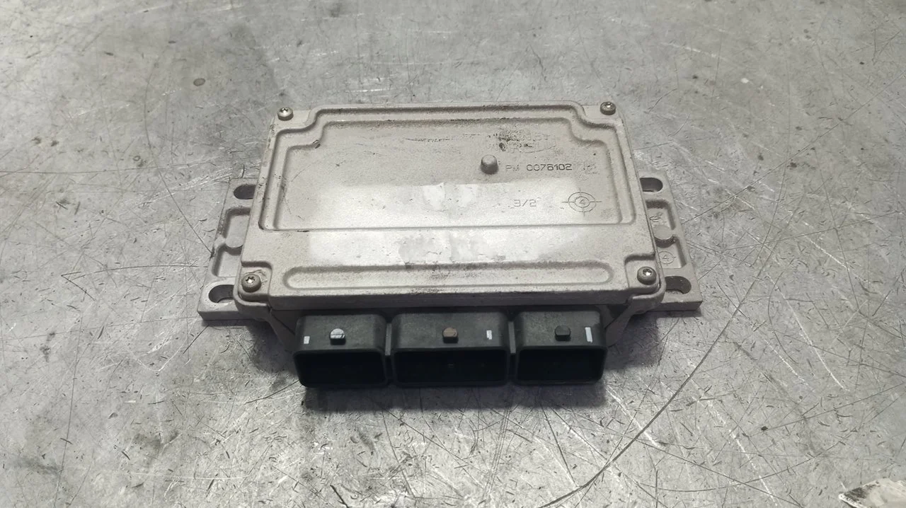 Foto de CENTRALITA MOTOR UCE CITROEN C4 COUPE 1.4 16V (88 CV / 65 KW) referencia 9657429380