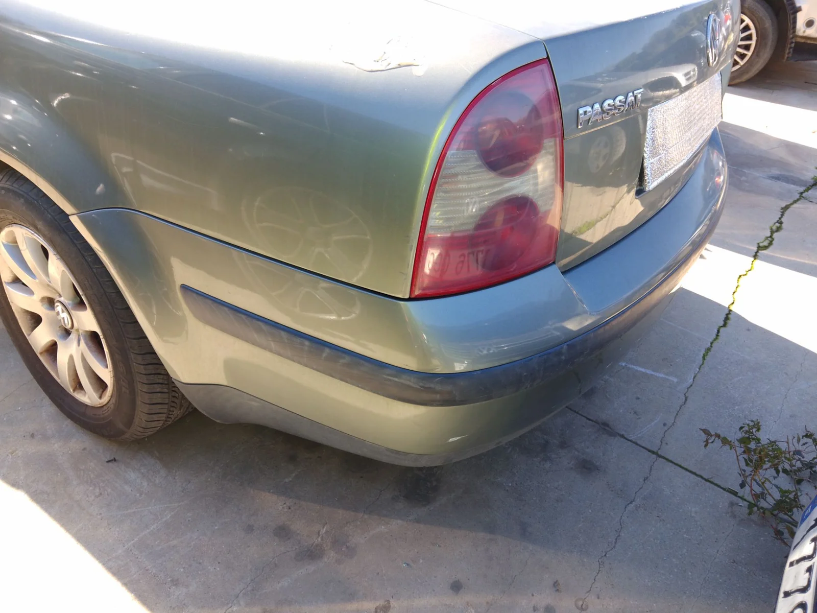 Foto de REFUERZO PARAGOLPES TRASERO VOLKSWAGEN PASSAT BERLINA (3B3) 1.9 TDI (131 CV / 96 KW)