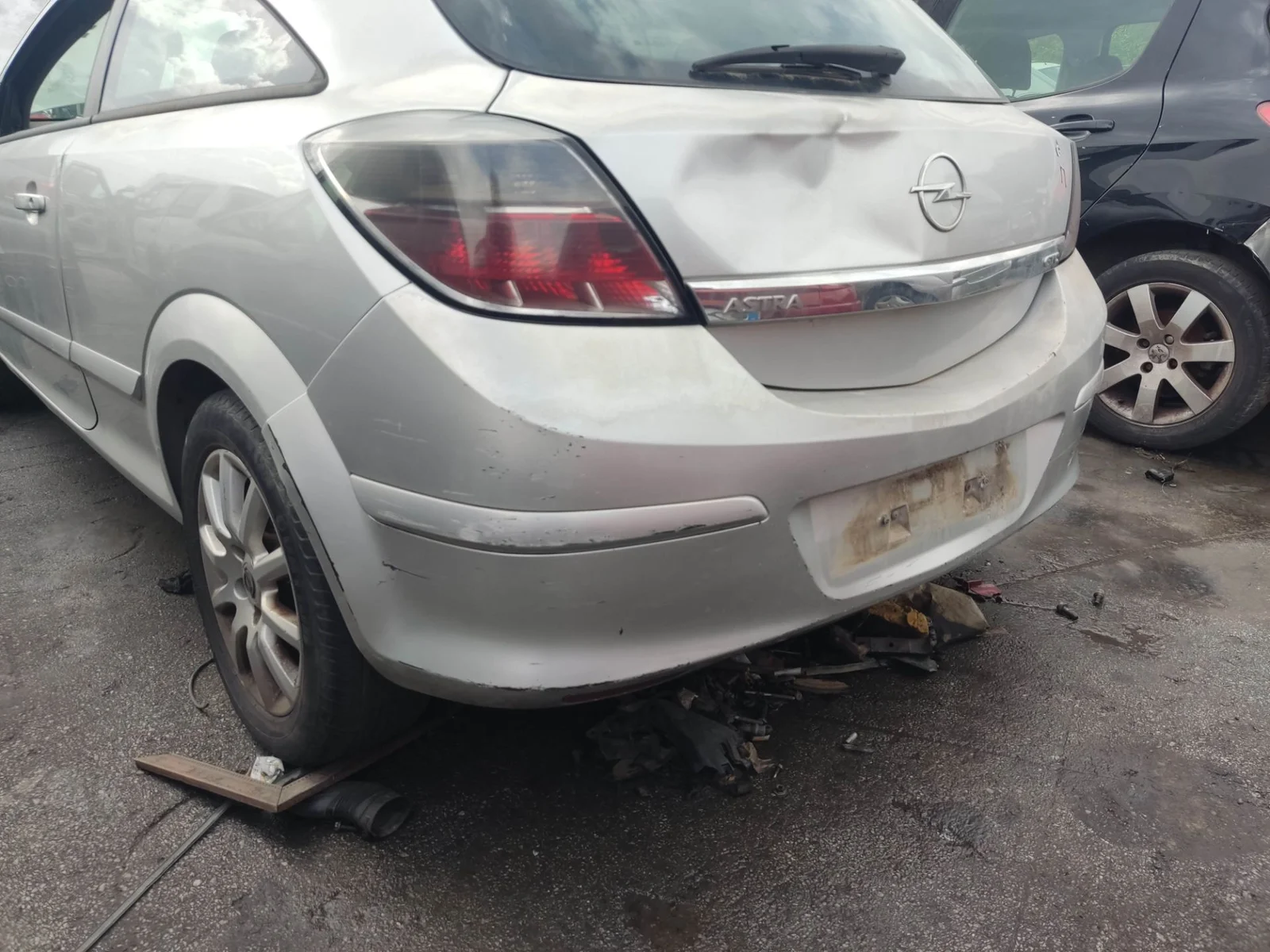 Foto de PARAGOLPES TRASERO OPEL ASTRA H GTC 1.3 16V CDTI CAT (Z 13 DTH / L4I) (90 CV / 66 KW) referencia 24460512