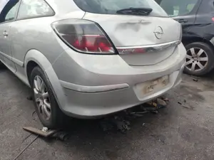 Foto de PARAGOLPES TRASERO OPEL ASTRA H GTC 1.3 16V CDTI CAT (Z 13 DTH / L4I) (90 CV / 66 KW) referencia 24460512