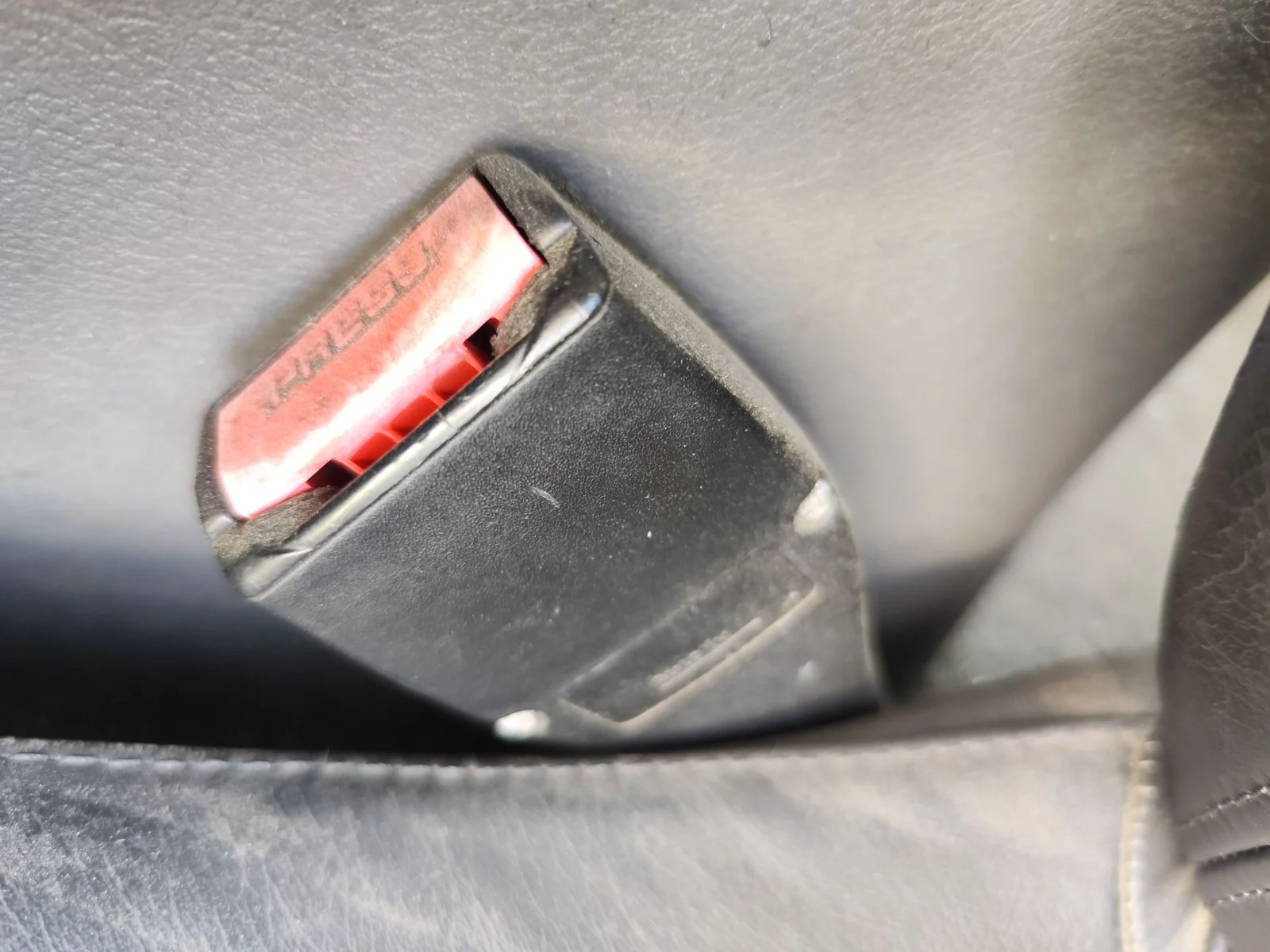 Foto de PRETENSOR AIRBAG IZQUIERDO RENAULT LAGUNA II (BG0) 1.8 CAT (120 CV / 88 KW)