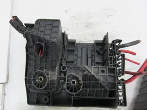 Foto de CAJA RELES / FUSIBLES VOLKSWAGEN GOLF PLUS V (5M1) 1.6 (102 CV / 75 KW) referencia 1K0937132F foto 10
