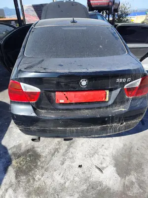 Foto de PORTON TRASERO BMW SERIE 3 BERLINA (E90) 2.0 16V Diesel (163 CV / 120 KW)