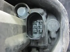 Foto de PILOTO TRASERO DERECHO SEAT IBIZA BERLINA (6J5) 1.2 TSI (86 CV / 63 KW) referencia 0283956100 foto 3