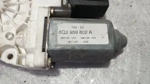 Foto de MOTOR ELEVALUNAS DELANTERO IZQUIERDO SEAT CORDOBA BERLINA (6L2) 1.4 16V (101 CV / 74 KW) referencia 6Q2959802A foto 4