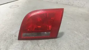 Foto de PILOTO TRASERO DERECHO INTERIOR AUDI A3 SPORTBACK (8PA) 2.0 TDI (140 CV / 103 KW) referencia 8P4945094B
