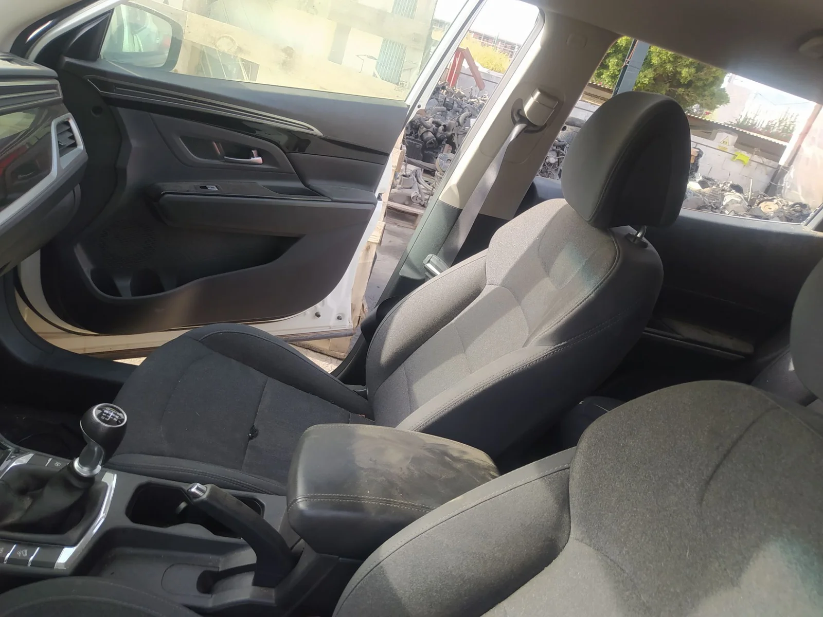 Foto de ASIENTO DELANTERO DERECHO SSANGYONG KORANDO 1.6 Turbodiesel CAT (136 CV / 100 KW) referencia 1703531CDQ