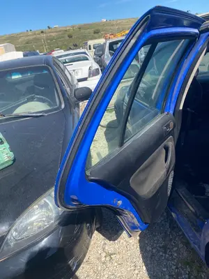 Foto de GOMAS CONTORNO PUERTA VOLKSWAGEN GOLF IV BERLINA (1J1)(10.1997) 1.9 TDI (110 CV / 81 KW)