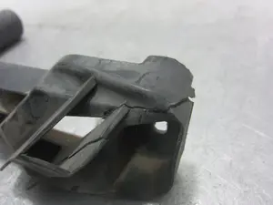Foto de SOPORTE FARO DERECHO SEAT LEON (5F1) 1.6 TDI (105 CV / 77 KW) referencia 1K0807890A foto 3