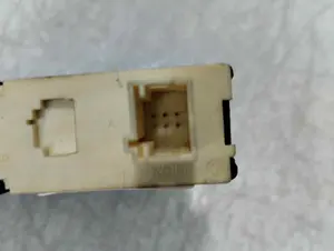 Foto de MOTOR ELEVALUNAS DELANTERO DERECHO CITROEN C4 BERLINA referencia 0536010901 foto 8