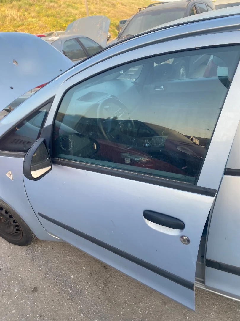 Foto de PUERTA DELANTERA IZQUIERDA MITSUBISHI COLT CZ3 BERL. 5 (Z30A) 1.3 CAT (95 CV / 70 KW) referencia MN161883