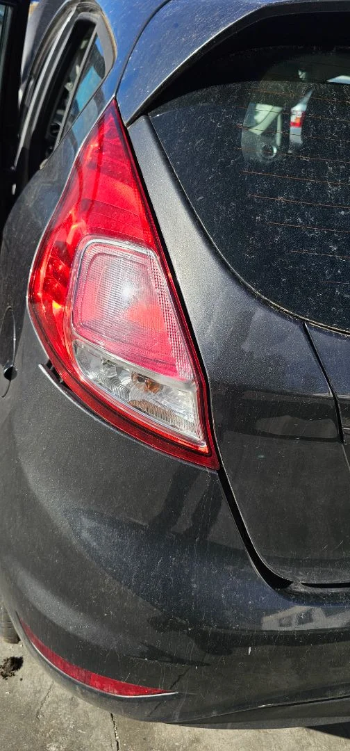 Foto de PILOTO TRASERO IZQUIERDO FORD FIESTA (CNN) 1.25 16V CAT (82 CV / 60 KW)