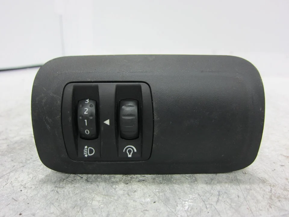 Foto de MANDO LUCES RENAULT MEGANE II BERLINA 3P 1.5 dCi Diesel (101 CV / 74 KW) referencia 88020001