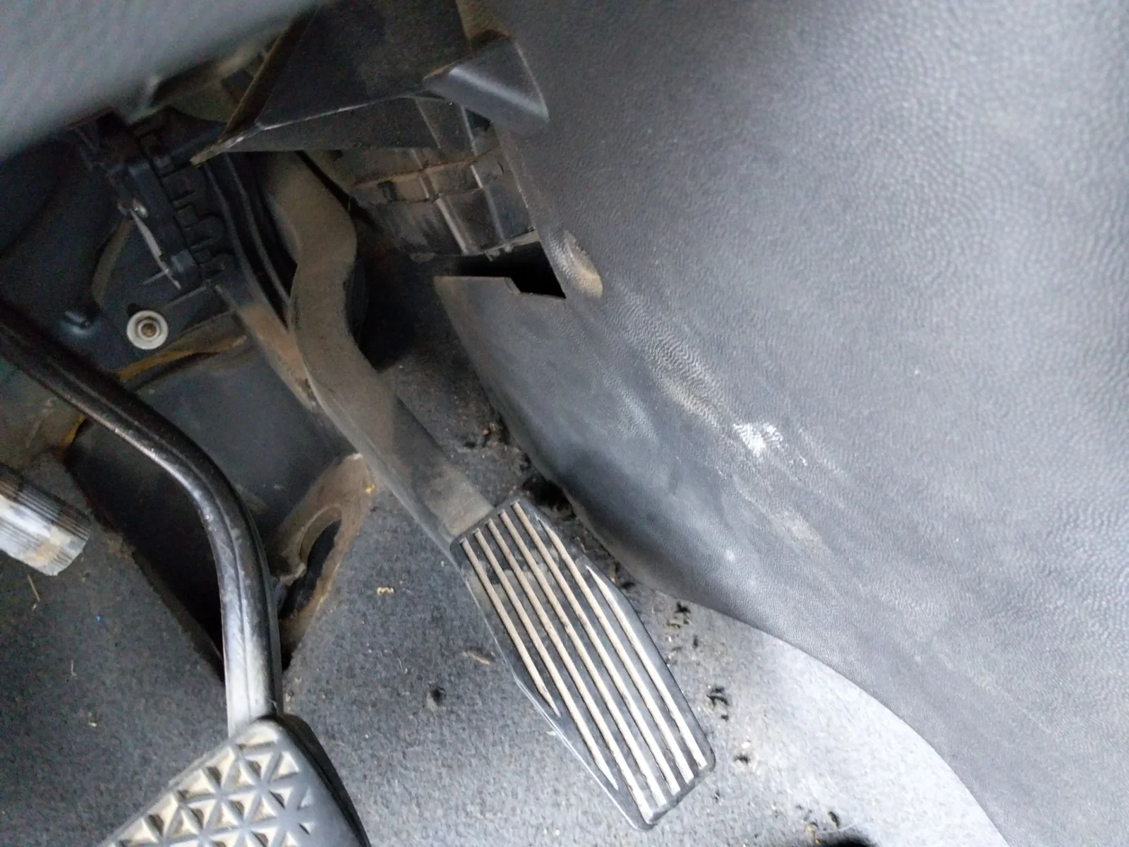Foto de PEDAL ACELERADOR OPEL CORSA C 1.2 16V CAT (Z 12 XE / LW4) (75 CV / 55 KW)