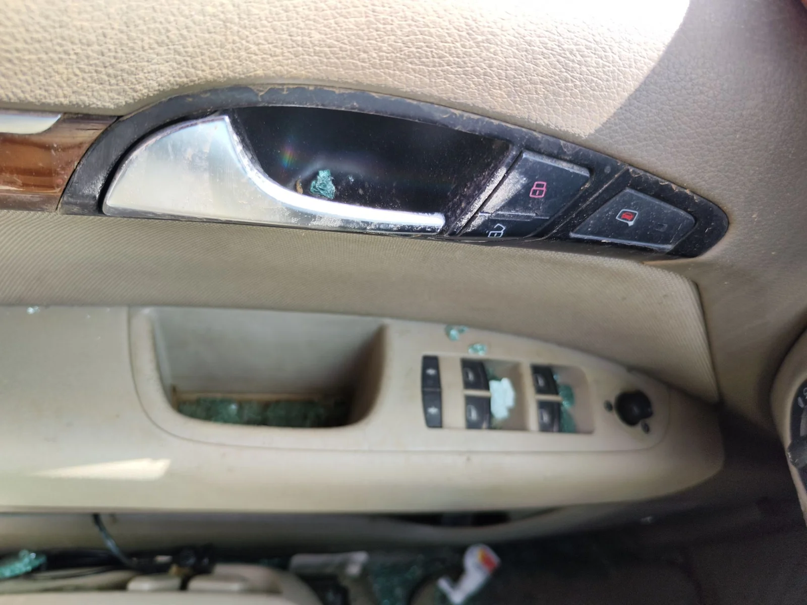 Foto de MANETA INTERIOR DELANTERA IZQUIERDA AUDI Q7 (4L) 3.0 V6 24V TDI (233 CV / 171 KW) referencia 4L0837019A FKZ