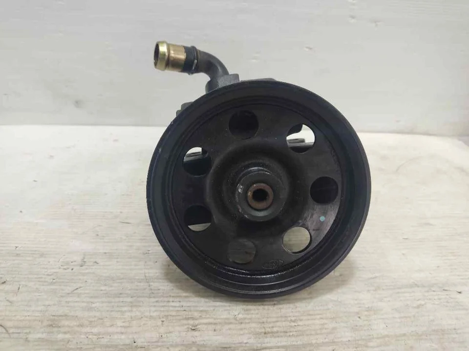 Foto de BOMBA DIRECCION FORD FOCUS BERLINA (CAK) referencia 5BB2530