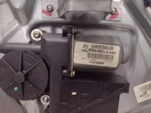 Foto de ELEVALUNAS TRASERO DERECHO VOLKSWAGEN POLO IV (9N1) 1.9 SDI (64 CV / 47 KW) referencia W06Q4839402B foto 4
