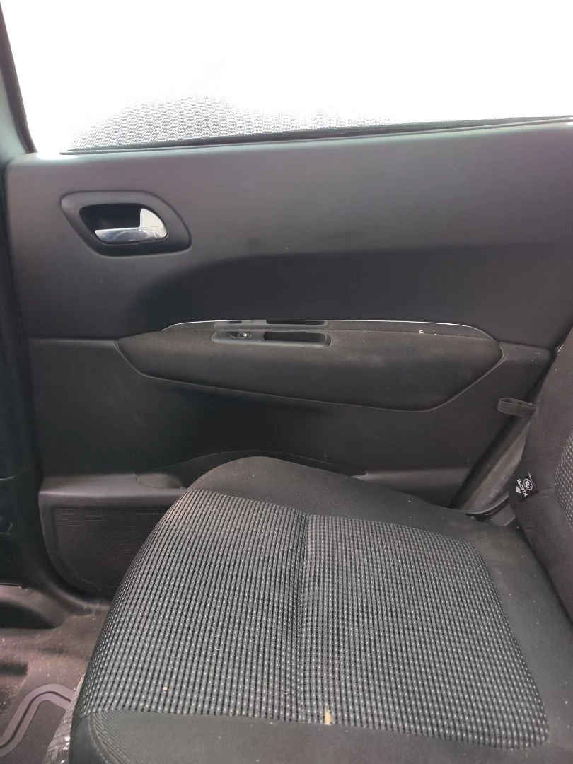 Foto de GUARNECIDO PUERTA TRASERA DERECHA PEUGEOT 5008 1.6 HDi FAP CAT (9HZ / DV6TED4) (109 CV / 80 KW)