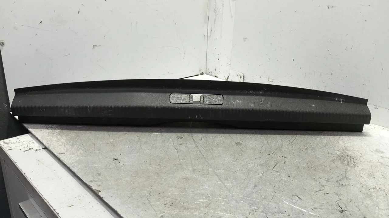 Foto de MOLDURAS TRASERAS PEUGEOT 3008 1.5 Blue-HDI FAP (131 CV / 96 KW) referencia 9812373677