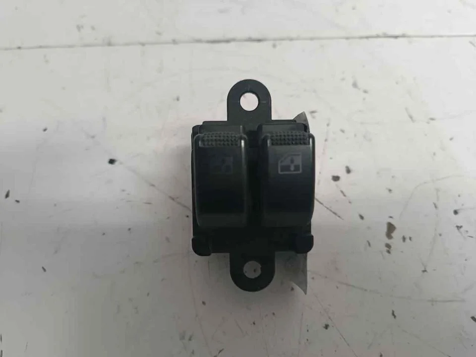 Foto de MANDO ELEVALUNAS DELANTERO DERECHO HYUNDAI ATOS PRIME (MX) 1.1 12V CAT (58 CV / 43 KW) referencia 9357005050