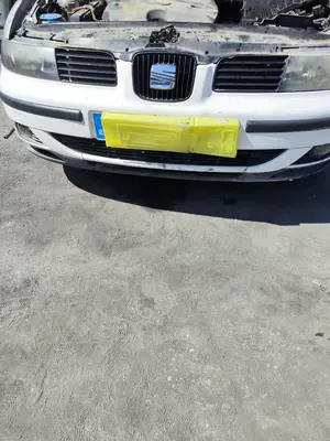 Foto de PARAGOLPES DELANTERO SEAT LEON (1M1) 1.9 TDI (90 CV / 66 KW)
