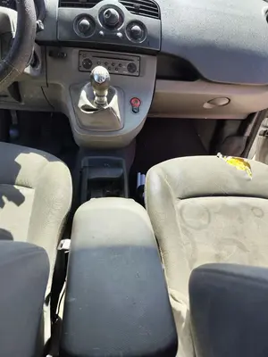 Foto de CONSOLA CENTRAL RENAULT KANGOO II (F/KW0) 1.5 dCi Diesel CAT (86 CV / 63 KW)